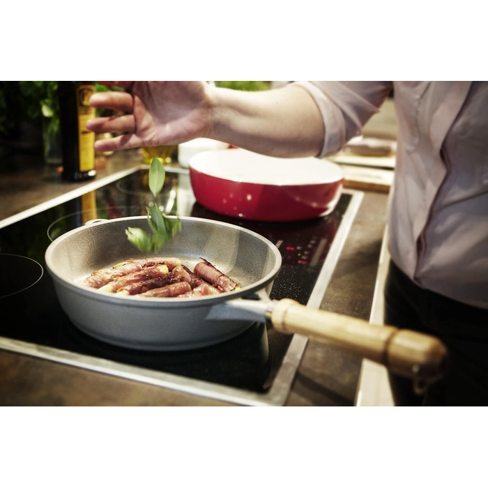 Сковорода Berndes Bonanza 24 см з індукційним дном, високим бортиком та 3-шаровим антипригарним покриттям, міцний алюмінієвий литок, чорна (24 см)