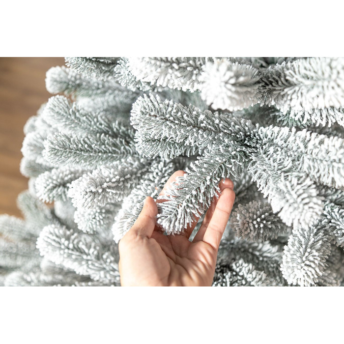 Ялинка лита 'Президентська' конусна ЗАСНІЖЕНА 2,10м