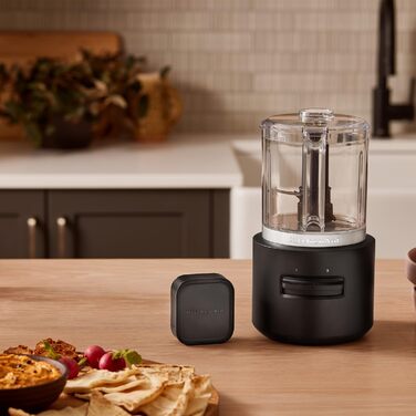 Блендер заглибний KitchenAid Go Cordless бездротовий, 1л, з чашею BPA-free, вінчиком та подрібнювачем, захист від подряпин, сталеві леза, чорний