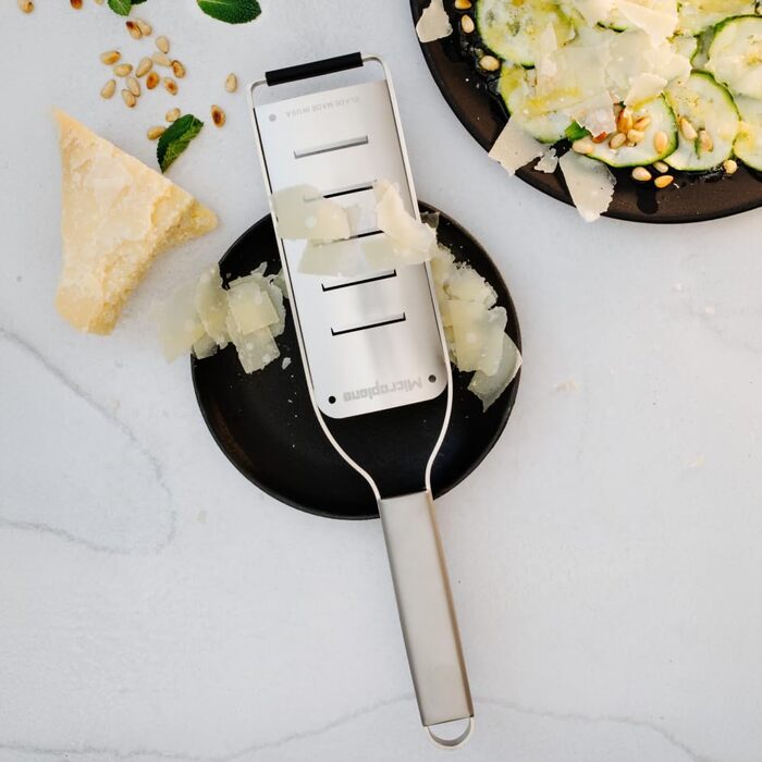 Мікроплан NEUE Professional Serie GROBE Klinge: професійна тертка з нержавіючої сталі для твердого сиру, овочів та спецій | Зроблено в США