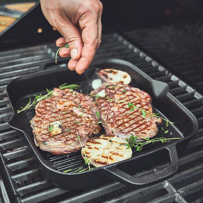 Гриль-сковорода Burnhard Gusseisen, квадратна 30 см, з попереднім прожарюванням, для стейків, сумісна з газовими грилями, духовкою, вогняною чашею та всіма типами плит (включаючи індукційну), чавунна сковорода-гриль 30 см