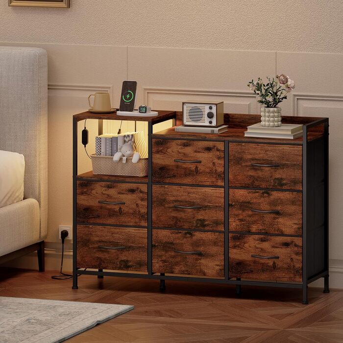 Комод Somdot для спальні, вітальні, передпокою з висувними ящиками, LED-підсвічуванням та розеткою (2 AC, 1 USB, 1 Type-C), 5 тканинних ящиків, білий, 29T x 66,5B x 70,5H см (декор під дерево, 29T x 99B x 70.5H см (8 ящиків))