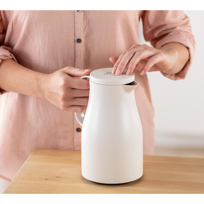 Термос Alfi ECONSCIOUS 1.0л з термоізоляційним вкладишем з біопластику, гігієнічний, з поворотним кришкою та кнопкою, для зручного наливання однією рукою, ідеальний для кави та чаю, без BPA (Oatmeal Beige)