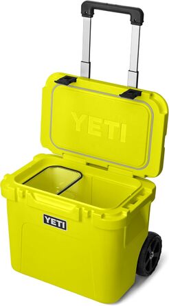 Чорний ящик YETI Roadie 32 на колесах, ізольований (жовтий Firefly)