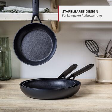 Сковорода KitchenAid Classic Forged 24 см, з антипригарним покриттям, для індукційних плит, чорна