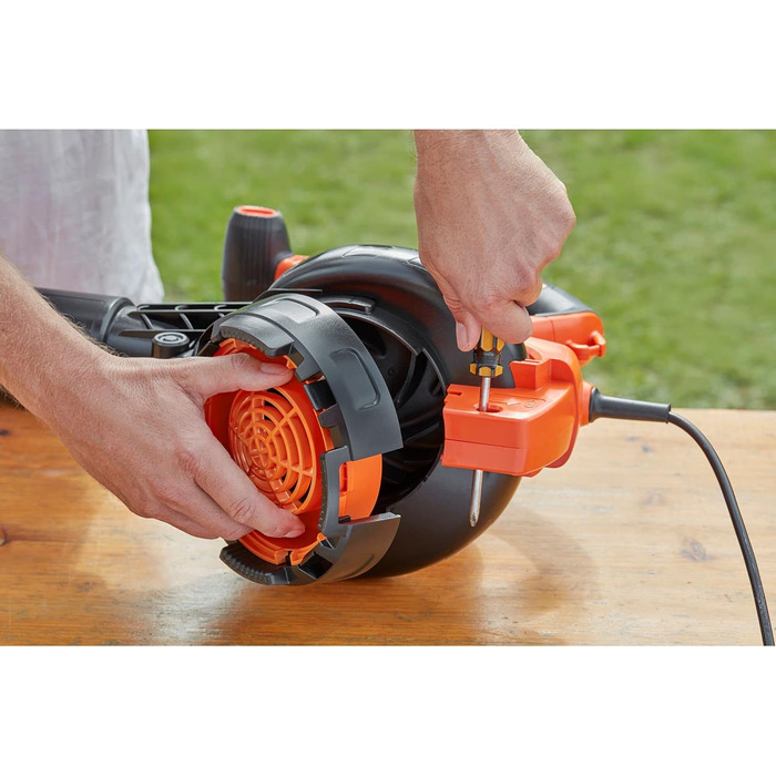Black+Decker 3-в-1 електропристрій для прибирання листя BEBLV301 (3000 Вт) з подрібнювачем, решетом та мішком-рюкзаком 72л - висока швидкість видуву та регульована потужність всмоктування