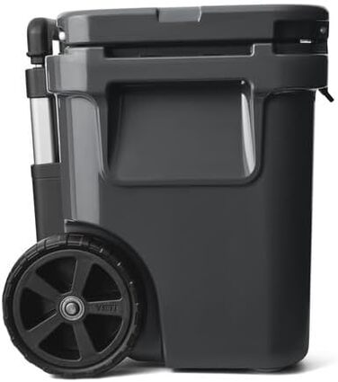 Чорний холодильник на колесах YETI Roadie 32 - ізольований, міцний, для кемпінгу та подорожей