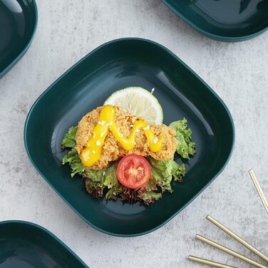 Набір посуду Kyraton з 20 предметів: тарілки, чашки, миски. Неймовірно міцний, легкий, для кемпінгу. Безпечний для миття в посудомийній машині. Підходить для 4 осіб (темно-зелений)