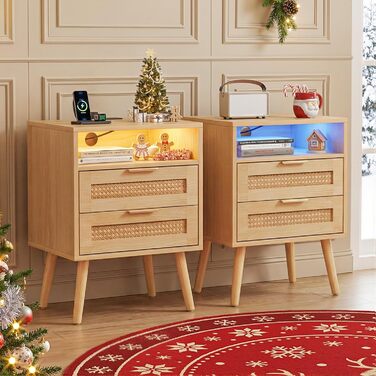 Набір з 2 приліжкових тумбочок з ротангу, LED-підсвічуванням, розетками, регульованим кольором, з відкритим простором та 2 висувними ящиками з ротангу, масивні дерев'яні ніжки, колір дерева (2 шт.)