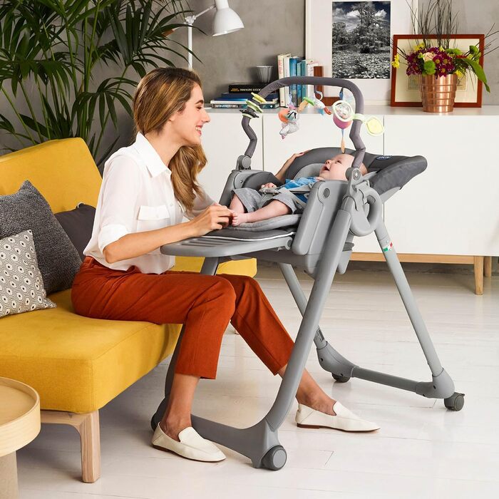 Високий стільчик Chicco Polly Magic Relax з іграшковим столом та зменшувачем для новонароджених, 8 положень по висоті, 4 колеса, Made in Italy, графітовий колір