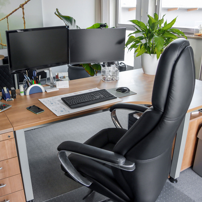 Крісло офісне / Крісло керівника BRENTON XXL зі штучної шкіри чорного кольору hjh OFFICE