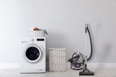 Пилсос Bestron з мішком, для прибирання підлоги, з 3 мішками, телескопічна труба 94 см, перемикач насадки для підлоги, радіус дії 7.5 м, HEPA 12 та мікрофільтр, миючий, чорний/фіолетовий