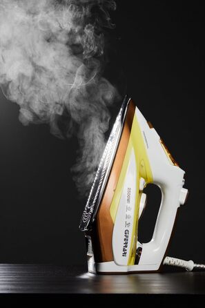 Праска з парою G3 Ferrari G40012: 2500 Вт, 300 мл, самоочищення, функція розпилення, нержавіюча підошва, 140 г/хв