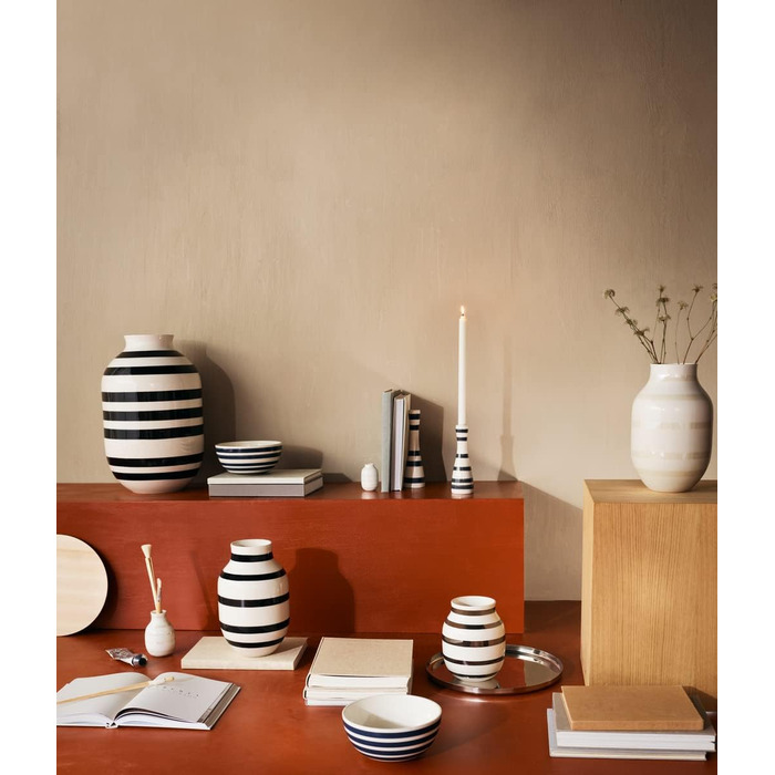 Ваза Kähler Omaggio, чорна, H12.5 см - оригінальний дизайн з ручним розписом