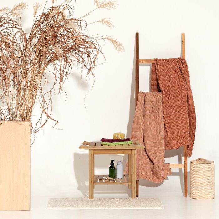 Стілець для ванної кімнати Relaxdays з бамбука з ручками та полицею