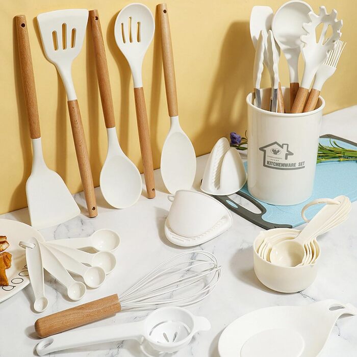 Набір кухонних аксесуарів з силікону, 28 предметів: лопатки, шпателі, мішалки та інше. Сумісний з антипригарним посудом.