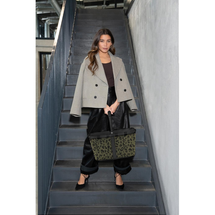 Сумка-шопер Reisenthel Carry Bag Teddy Leo Olive – містка та водонепроникна, з внутрішньою кишенею