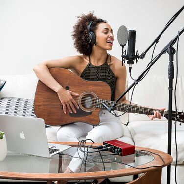 Аудіоінтерфейс Focusrite Scarlett 2i2 3-го покоління з USB: комплект для гітаристів, вокалістів та продюсерів. Студійна якість звуку + ПО