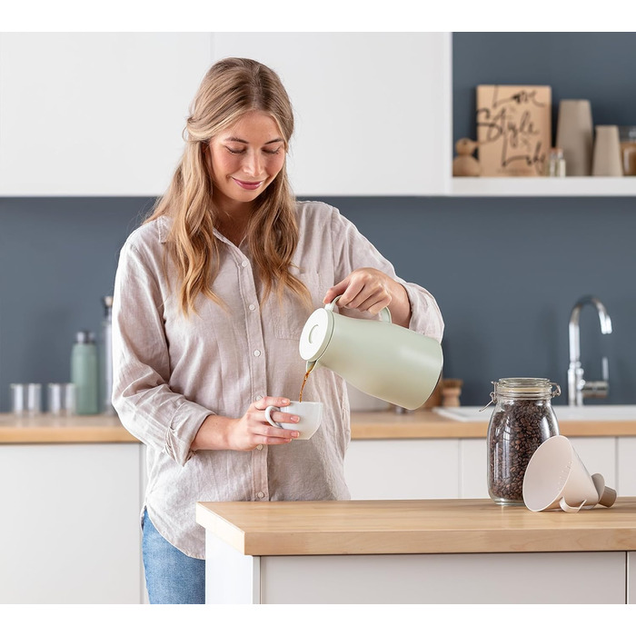 Термос Alfi ECONSCIOUS 1.0л, туманно-зелений, з ізоляцією, з вбудованим скляним вставкою, з біо-пластику, з кришкою-вертушкою, з кнопкою, для зручного наливання однією рукою, ідеальний для кави та чаю, без BPA