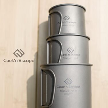 Титанова кемпінгова чашка з кришкою Титанова чашка зі складною ручкою Об'ємний посуд 750 мл Велика місткість, легкий і портативний для пікніка, туристичних рюкзаків на свіжому повітрі. (300 мл)