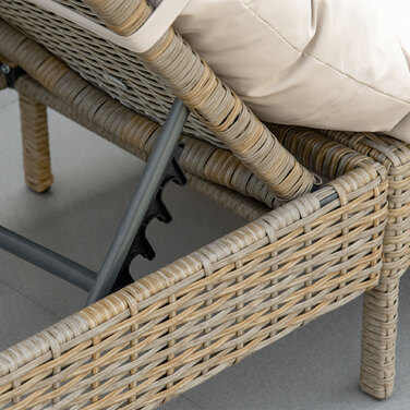 Шезлонг Outsunny Poly Rattan Садовий шезлонг регульований з подушкою в натуральному хакі 200x66x92см для саду та патіо