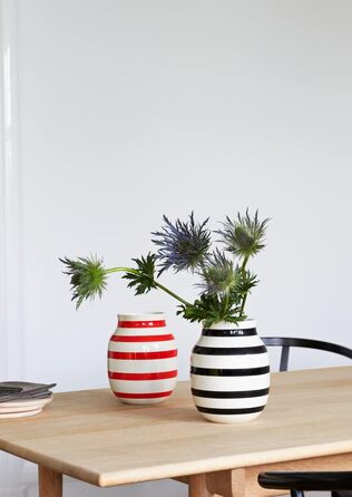 Ваза Kähler Omaggio, чорна, H12.5 см - оригінальний дизайн з ручним розписом