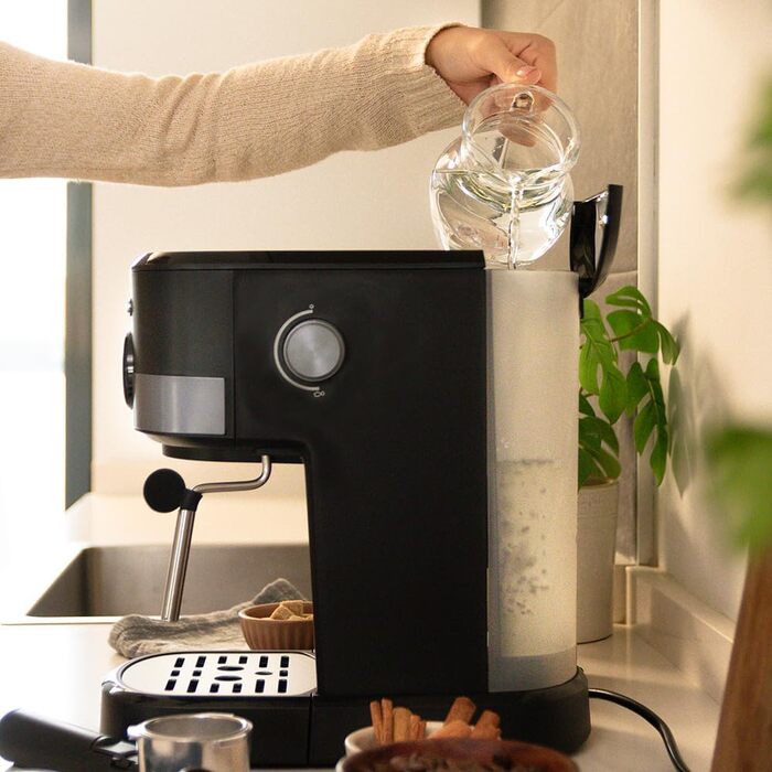 Еспресо-машина Cecotec Compact Power Espresso 20 Retro Green: 1100 Вт, 20 bar, Thermoblock, капучинатор, 1.25 л