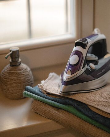 Праска з парою G3 Ferrari G40018: 2500 Вт, 300 мл, самоочищення, функція розпилення, нержавіюча підошва, 140 г/хв