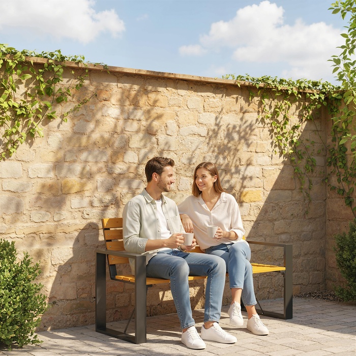 Двомісна лавочка для саду Gartenbank: міцна, стійка до погодних умов дерев'яна лавочка з ламелевою конструкцією та підлокітниками. Максимальне навантаження до 240 кг. Виготовлена з натурального дерева.