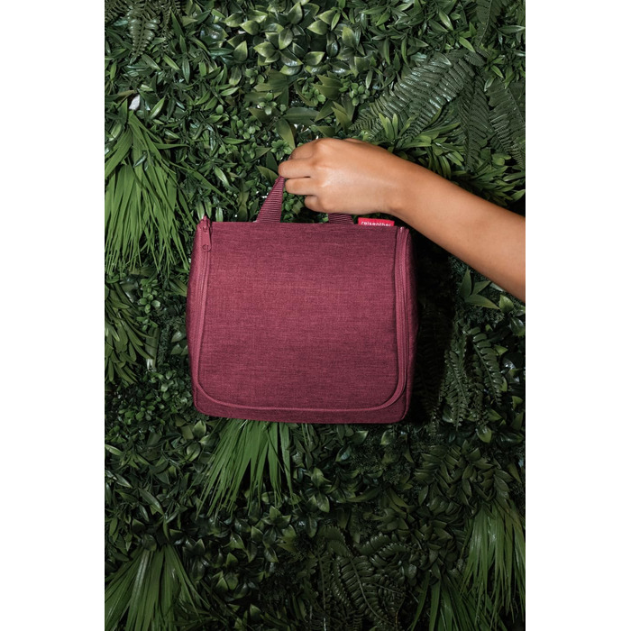 Сумка-органайзер для туалетних аксесуарів Reisenthel Twist Maroon з гачком, водонепроникний матеріал