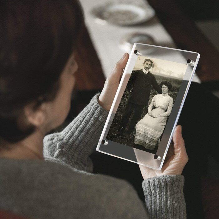 Безрамкова фоторамка HIIMIEI акрилова двостороння Фоторамка UV-Schtz для фотографій, фоторамки без рамки для сімейних фотографій, весільних фотографій і дитячих фотографій-прозора (формату А4)