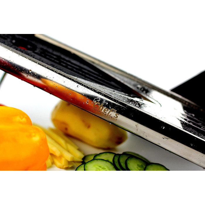 Мандоліна для нарізання овочів Chef's INSPIRATIONS з V-подібною лезою, овочевий терт, слайсер та джигунер. В комплекті 6 насадок, щітка для чищення та захисний рукавичка. Нержавіюча сталь.