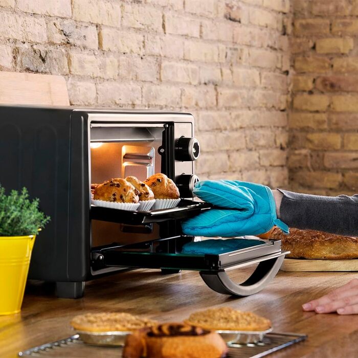 Електрична піч Cecotec Bake&Toast 2300 Black, 23 л, 1500 Вт, до 230°C, 3 режими (гриль, під-нагрів, комбінований), скляна дверцята, таймер 60 хв, піддон для крихт. Чорний колір