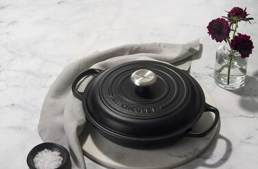Le Creuset Signature: каструля-сковорода з чавуну, 26 см, 2.2 л, для всіх типів плит (включно з індукцією), чорна матова