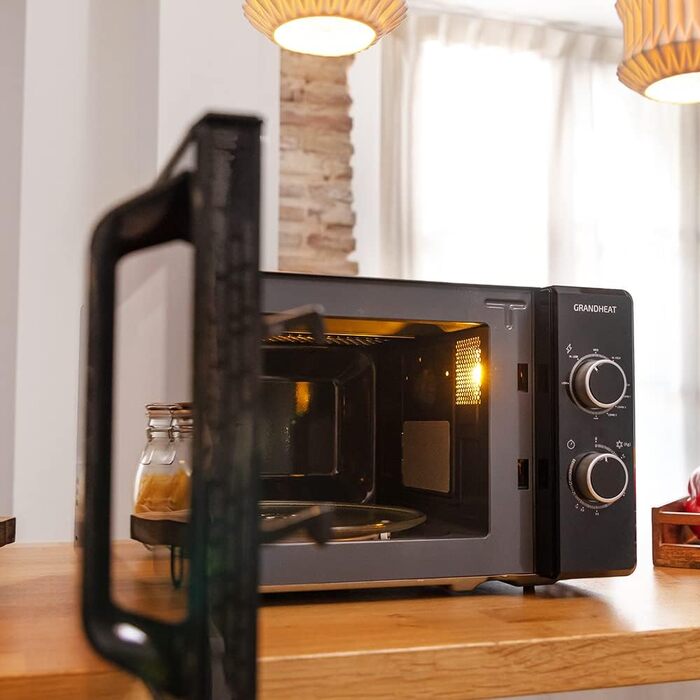 Мікрохвильова піч Cecotec ProClean 3030 20л, 700Вт, чорна: з грилем, покриттям Ready2Clean, 6 рівнів потужності, таймер 30хв