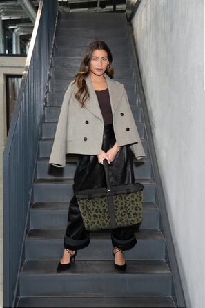 Сумка-шопер Reisenthel Carry Bag Teddy Leo Olive – містка та водонепроникна, з внутрішньою кишенею