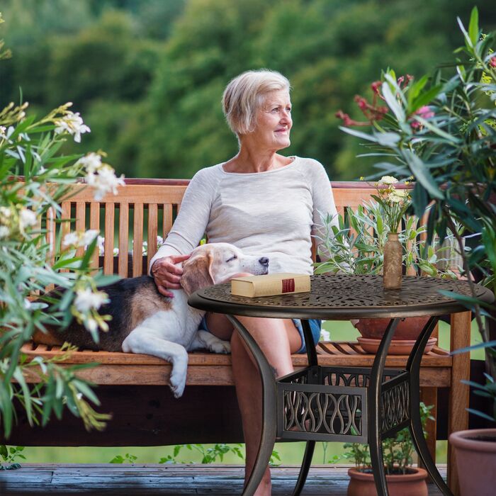 Столик для саду Relaxdays зі старовинним дизайном та отвором для парасольки