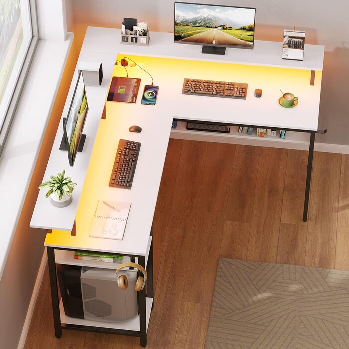 Ігровий стіл Rolanstar L-подібної форми з LED-підсвічуванням та розеткою, 137 x 108 см, комп'ютерний стіл з підставкою для монітора та місцем для зберігання, реверсивний кутовий стіл для офісу, домашнього офісу (Білий)