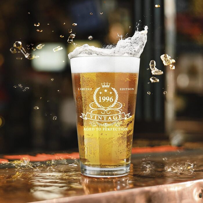 Пивний келих LIGHTEN LIFE 450 мл в дерев'яній подарунковій коробці - Ідеальний подарунок чоловікові на 60 років (1966 рік народження)