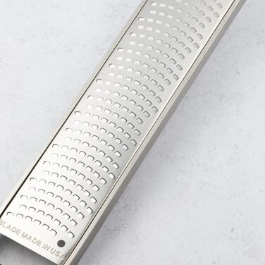 Мікроплан NEUE Professional Serie GROBE Klinge: професійна тертка з великою лезою з нержавіючої сталі | Елегантний дизайн | Для твердого сиру, моркви, кокосу, горіхів, шоколаду, імбиру та часнику | Виготовлена в США