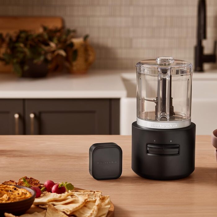 Блендер заглибний KitchenAid Go Cordless бездротовий, 1л, з чашею BPA-free, вінчиком та подрібнювачем, захист від подряпин, сталеві леза, чорний