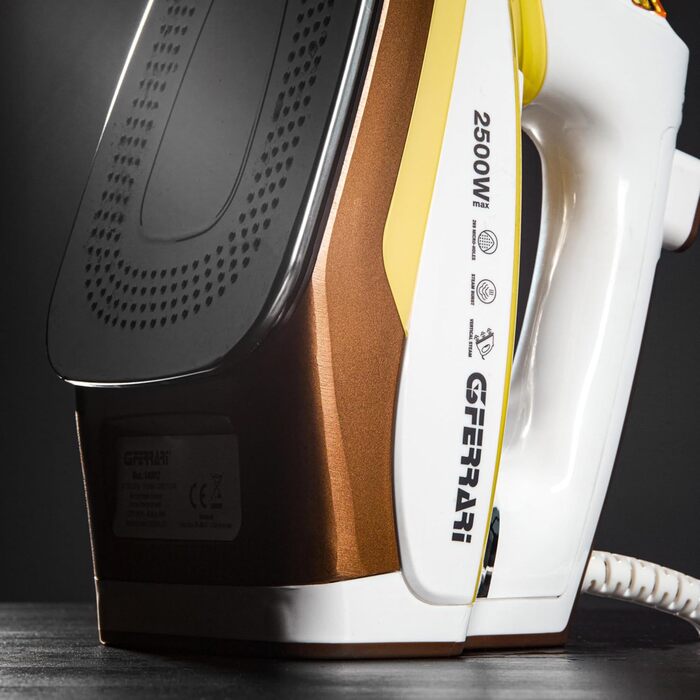 Праска з парою G3 Ferrari G40012: 2500 Вт, 300 мл, самоочищення, функція розпилення, нержавіюча підошва, 140 г/хв