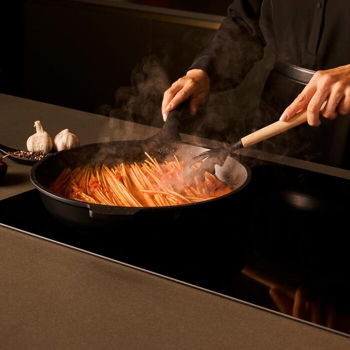 Сковорода-гриль Stone&Stone 28x28 см | Професійна сковорода для стейків | Німецьке антипригарне покриття GREBLON C3+ без PFOA | Знімна ручка | Підходить для індукції, газу та духовки | Для приготування барбекю з щипцями (32 см)