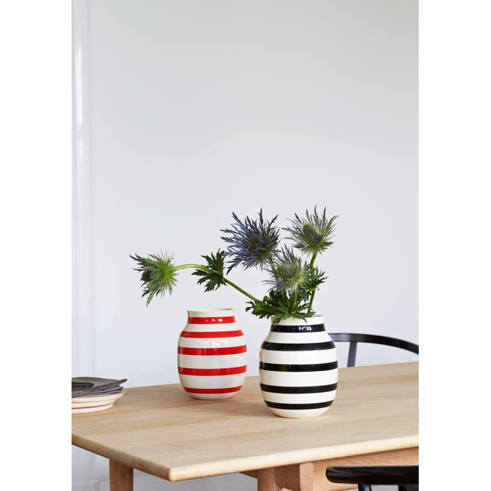 Ваза Kähler Omaggio, чорна, H12.5 см - оригінальний дизайн з ручним розписом