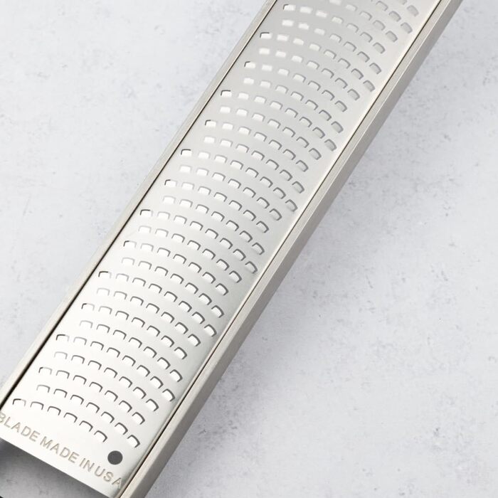 Мікроплан NEUE Professional Serie GROBE Klinge: професійна тертка з великою лезою з нержавіючої сталі | Елегантний дизайн | Для твердого сиру, моркви, кокосу, горіхів, шоколаду, імбиру та часнику | Виготовлена в США