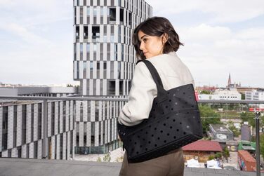 Сумка-шопер Reisenthel Shopper E1 - велика містка сумка для покупок, чорний колір, глянцевий принт Dots