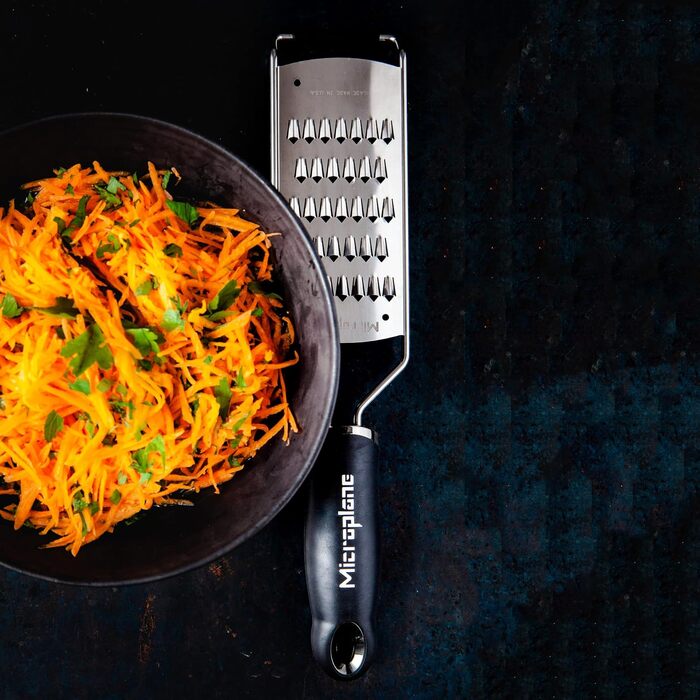 Терка кухонна Microplane Fine Julienne для овочів та фруктів (чорна, з нержавіючої сталі) - Made in USA