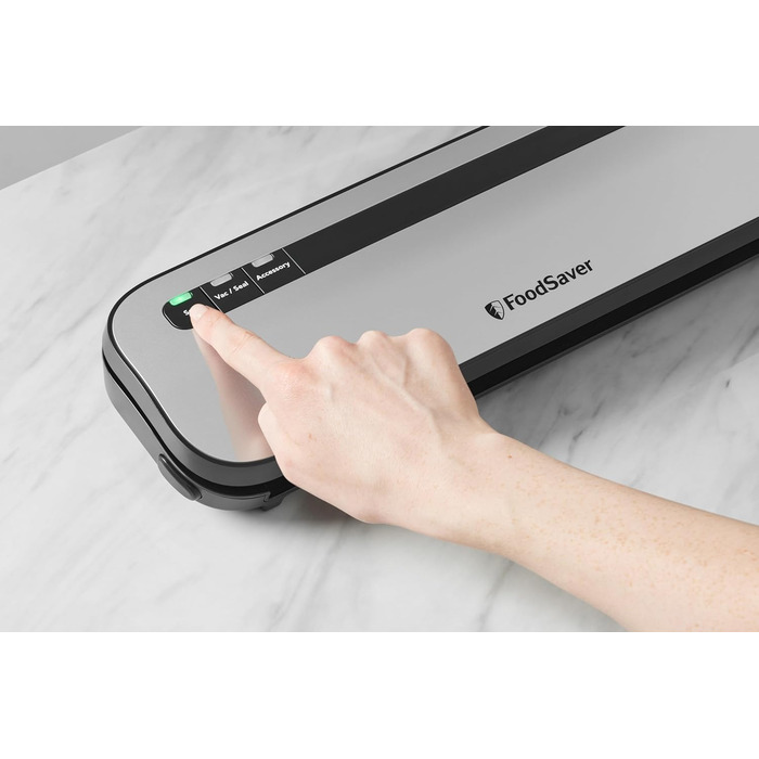 Вакууматор для продуктів Foodsaver FFS005X з вбудованим відсіком для рулонів, різаком та режимом для делікатних продуктів, комплект вакуумних пакетів