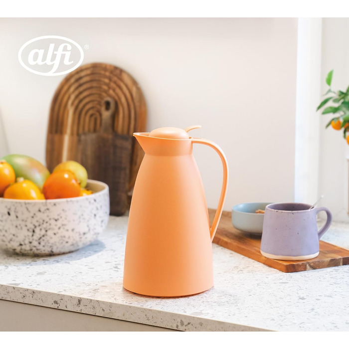 Термос Alfi ECO 1.0л з термоізоляційним скляним вкладишем, пластиковий корпус, кришка з кнопкою, зручний для наливання однією рукою, для кави та чаю, BPA-free (Абрикосовий)