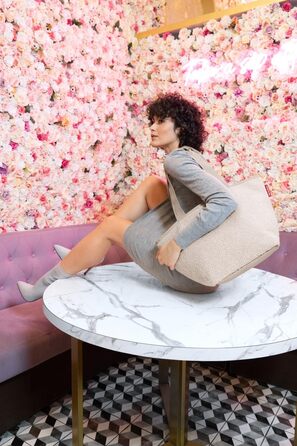 Сумка-шопер Reisenthel Shopper M – стильна та містка сумка з водовідштовхувального матеріалу (Teddy Sand)